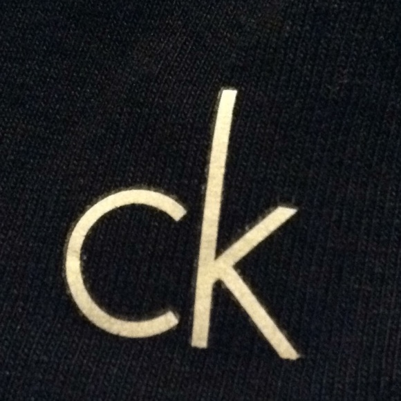 Women’s Calvin Klein Black Tee Shirt Barely Used - Picture 5 of 5